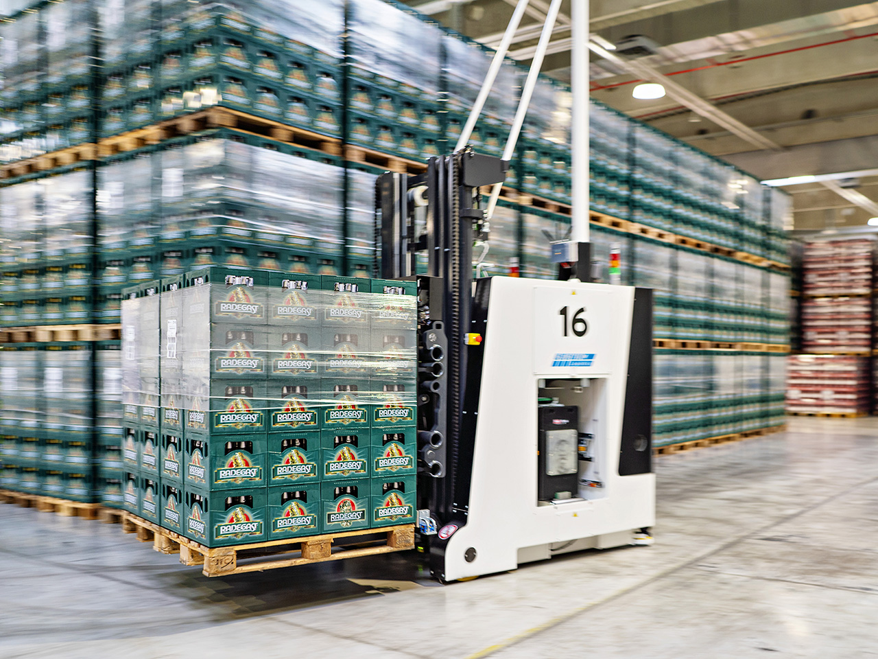 AGV (Automated Guided Vehicle)